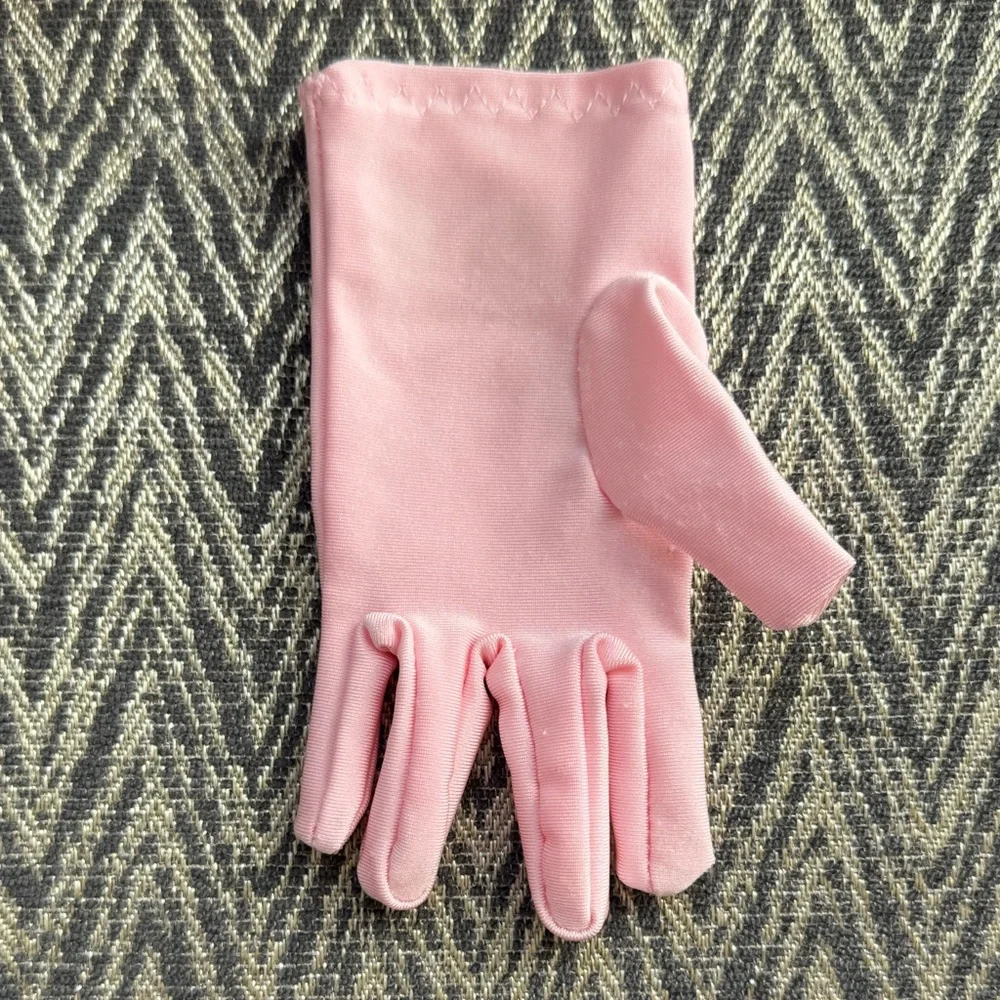 Kids Pink gloves with White Bow, preowned, perfect for a dress up or party!